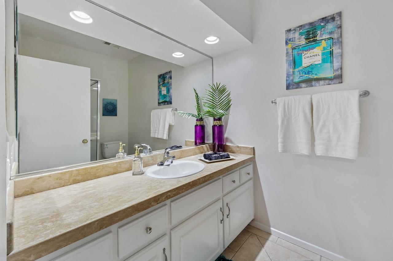 Beverly Hills Chic 2 Bed 2Bath With Patio And Parking 309 Los Ángeles Exterior foto