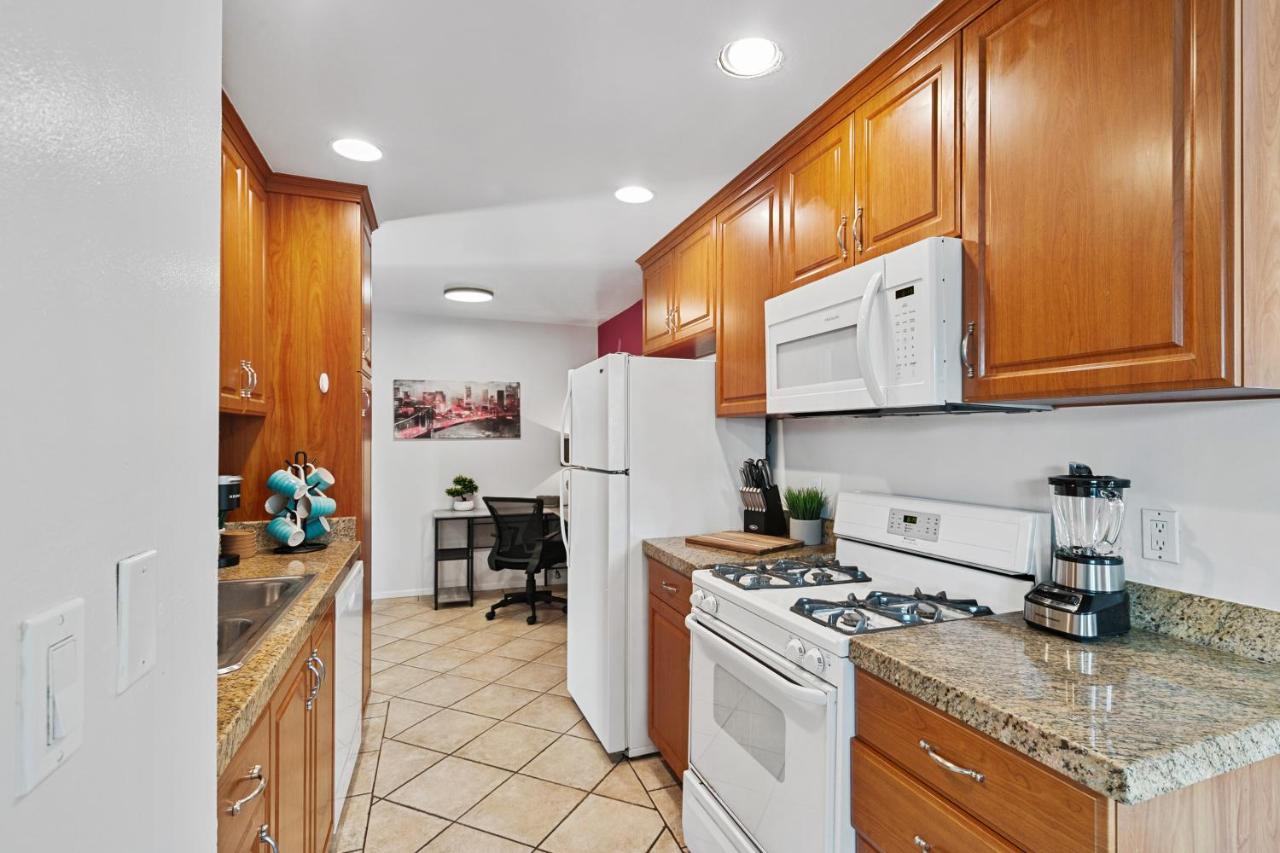 Beverly Hills Chic 2 Bed 2Bath With Patio And Parking 309 Los Ángeles Exterior foto